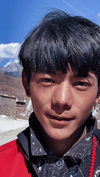 丁真好看又有劲小刀跟我很搭哎