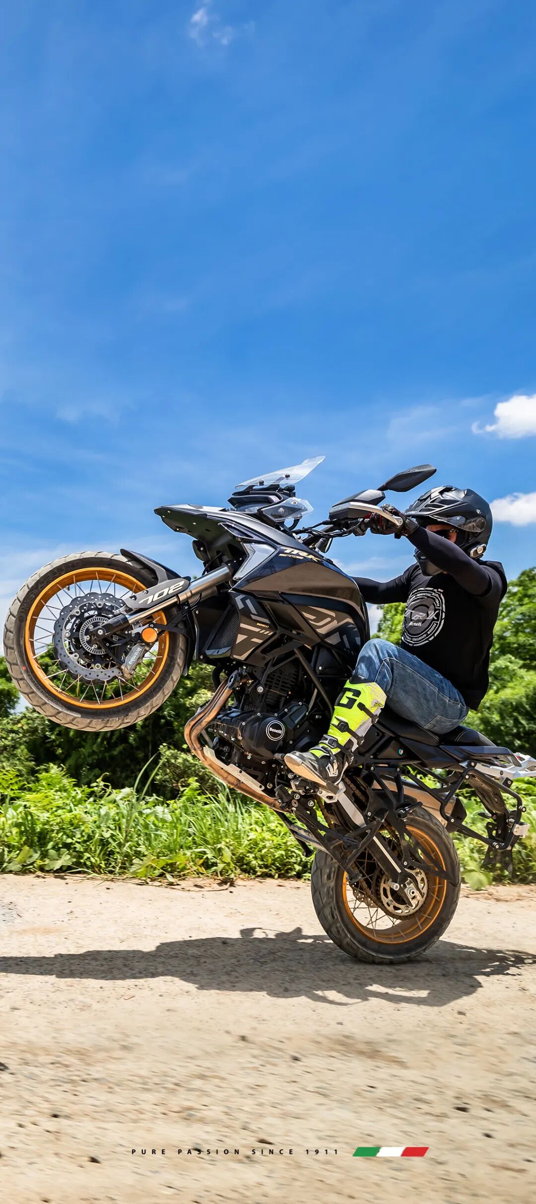 [2025-03-06]3月壁纸唤醒春日公路美学