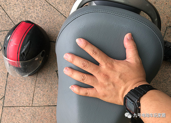 九号电动车顶着风雨C80高负重长距离体验