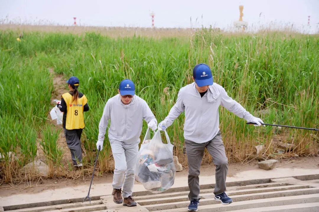 [2025-05-30]守护蔚蓝海岸铃木中国携手华东师范大学开展quot净滩行动quot