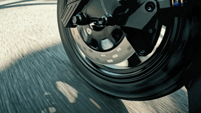 立马V9跨跃山河丨演绎极致操控让全场景出行无边界