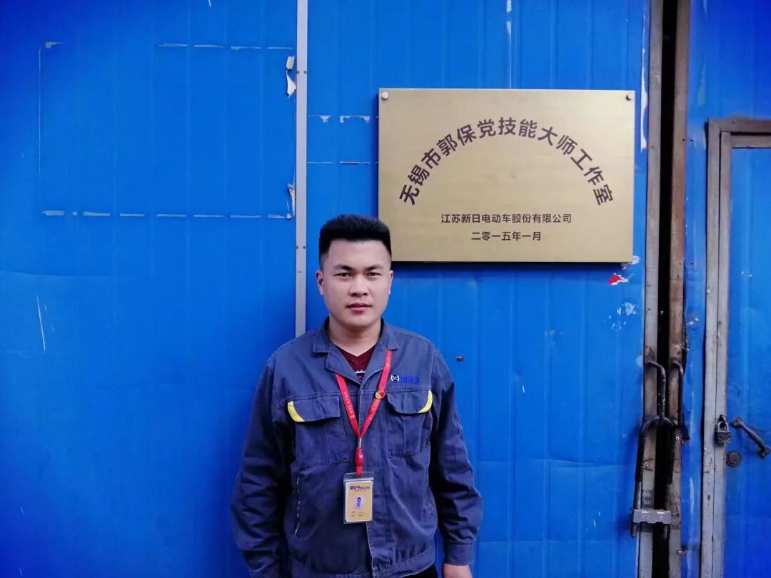 特大喜讯两位新日劳模荣获五一劳动奖章