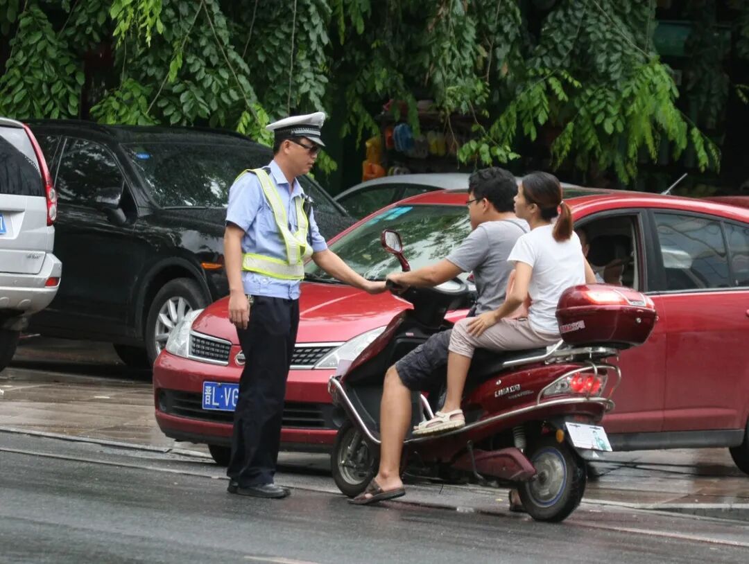 9月1日起执行电动车摩托车三轮车上路3不准2放行新规处罚明确