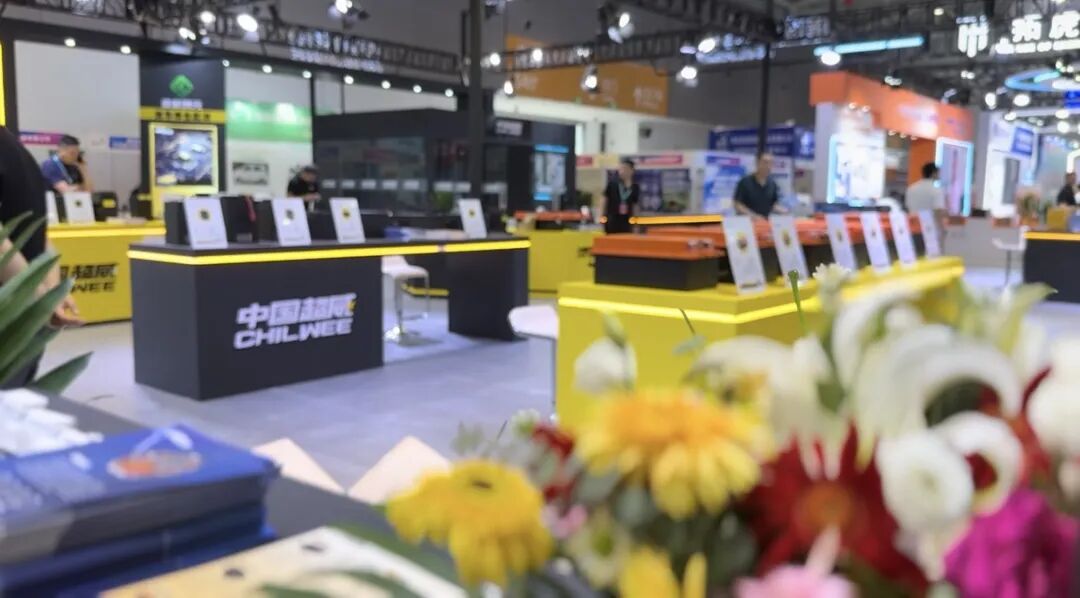 安全锂电超威智造超威携尖端锂电池技术成果与整体解决方案亮相2025济南展