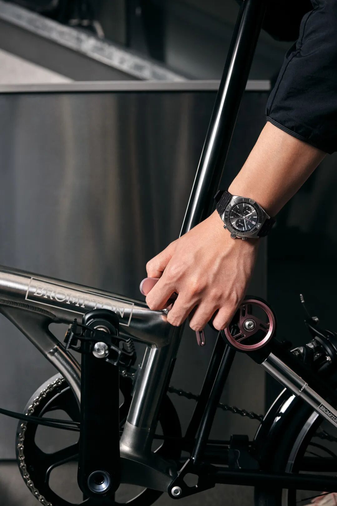 [2024-11-14]BROMPTONBREITLING中国限定联名会发光的小布