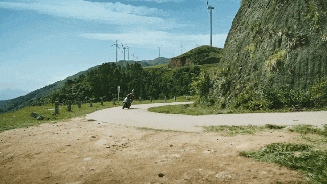 立马V9跨跃山河丨演绎极致操控让全场景出行无边界